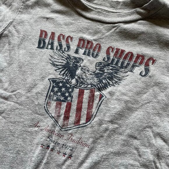 Cabela's / Bass Pro Shop Gray Short Sleeve Graphic Shirt size Small - Picture 3 of 5